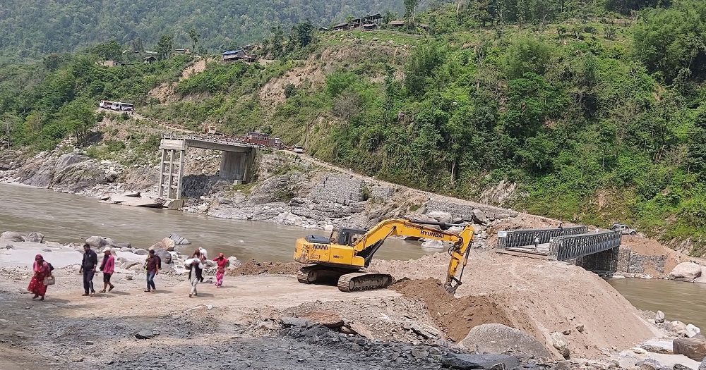 सुनकोशीको बेलिब्रिज झिकिएपछि समस्यामा स्थानीय